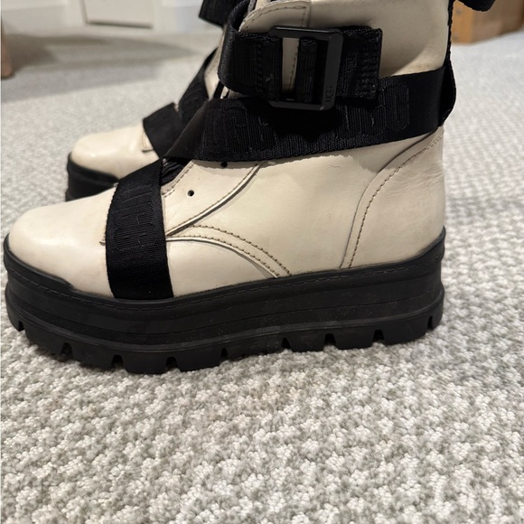 UGG Women's Black and Cream Combat Boots - Picture 4 of 6